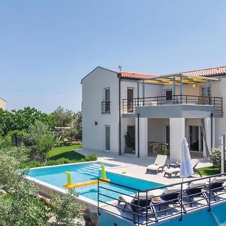 Lovely Home In Stinjan With Wifi Stinjan