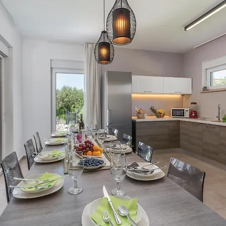 Holiday home Lovely Home In Stinjan With Wifi Stinjan
