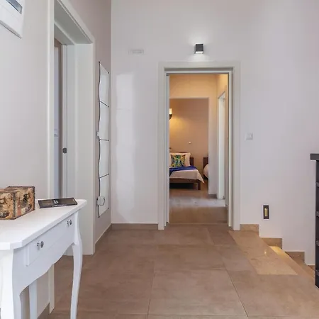 Lovely Home In Stinjan With Wifi *