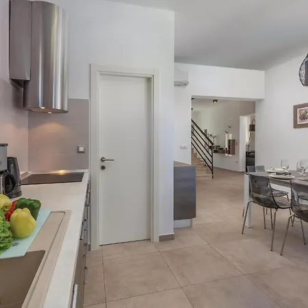 Lovely Home In Stinjan With Wifi Stinjan
