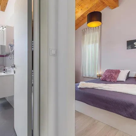 Lovely Home In Stinjan With Wifi Holiday home *