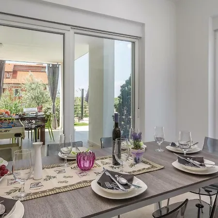 Lovely Home In Stinjan With Wifi