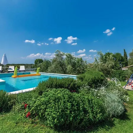 Lovely Home In Stinjan With Wifi *