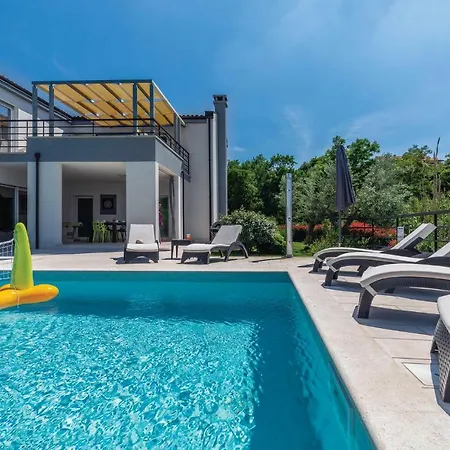 Lovely Home In Stinjan With Wifi Holiday home