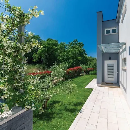 Lovely Home In Stinjan With Wifi * Stinjan