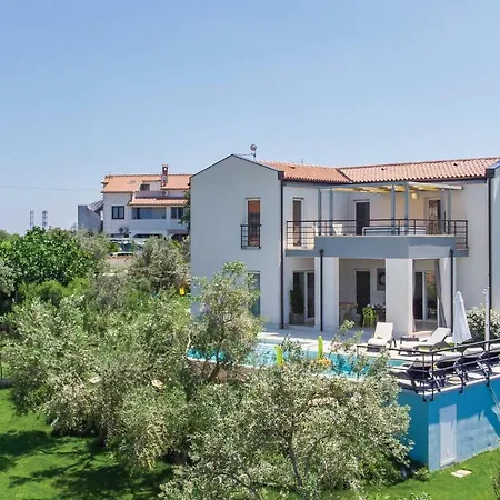 Lovely Home In Stinjan With Wifi