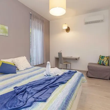 Lovely Home In Stinjan With Wifi Stinjan