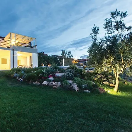 בית נופש Luxurious In *