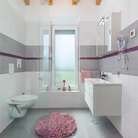 בית נופש Luxurious In שטיניאן