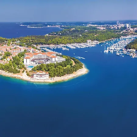 בית נופש Luxurious In שטיניאן