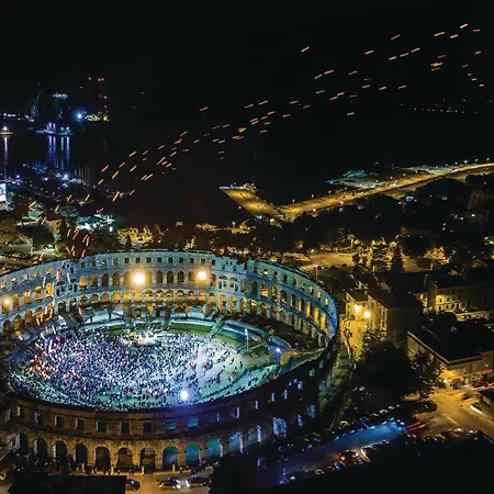 Luxurious In בית נופש שטיניאן